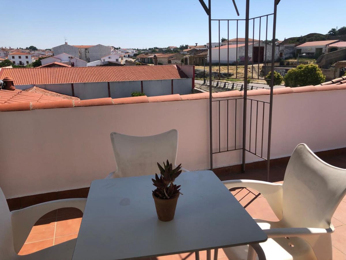 Malpartida de Cáceres Hostal La Caballeriza מראה חיצוני תמונה